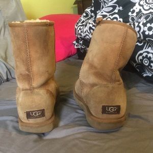 Size 9 UGGs short